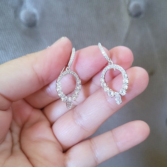 Nadri Silver🤍 Egg Shaped Cubic Zirconia💎 Drop Earrings - Picture 13 of 15